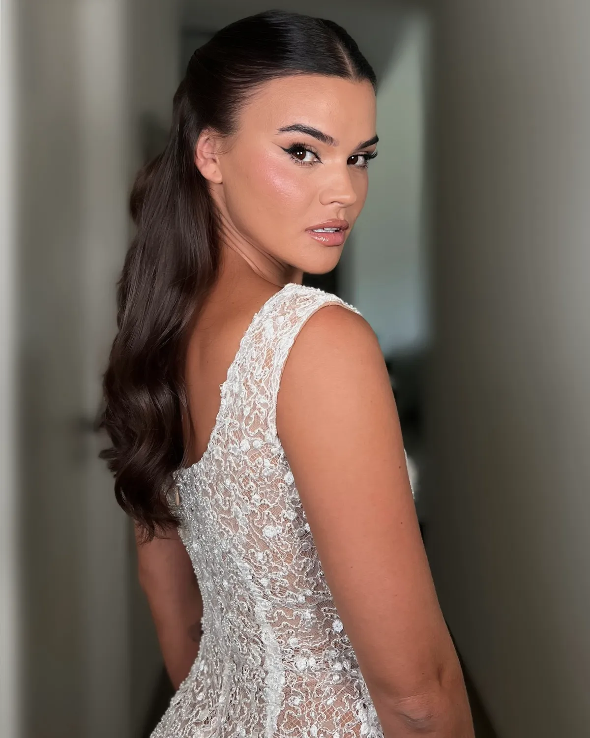 Hollywood waves with lace bridal gown